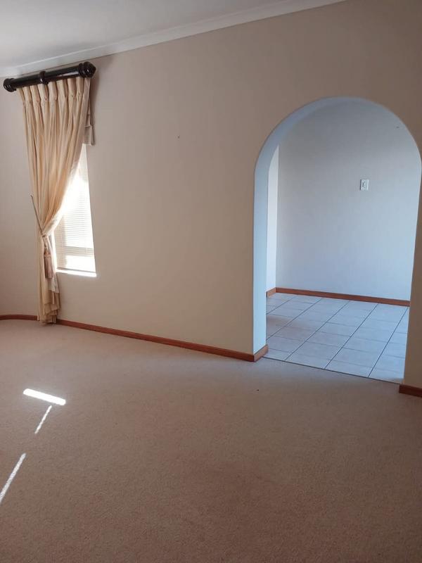 4 Bedroom Property for Sale in Lutzville Western Cape